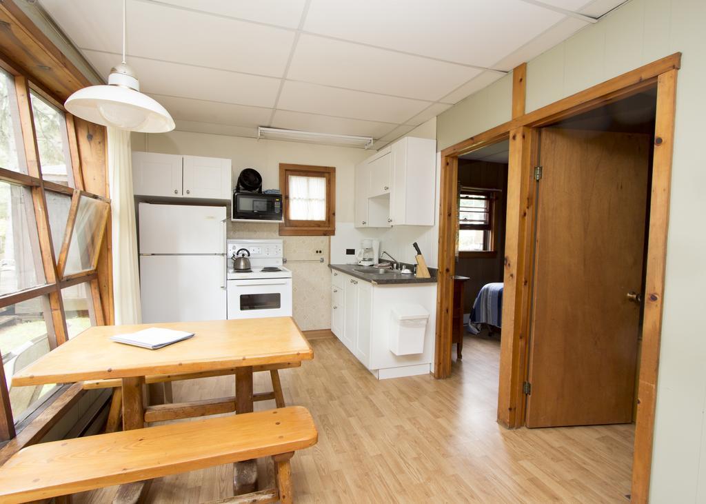 The Pines Cottage Resort Oxtongue Lake المظهر الخارجي الصورة