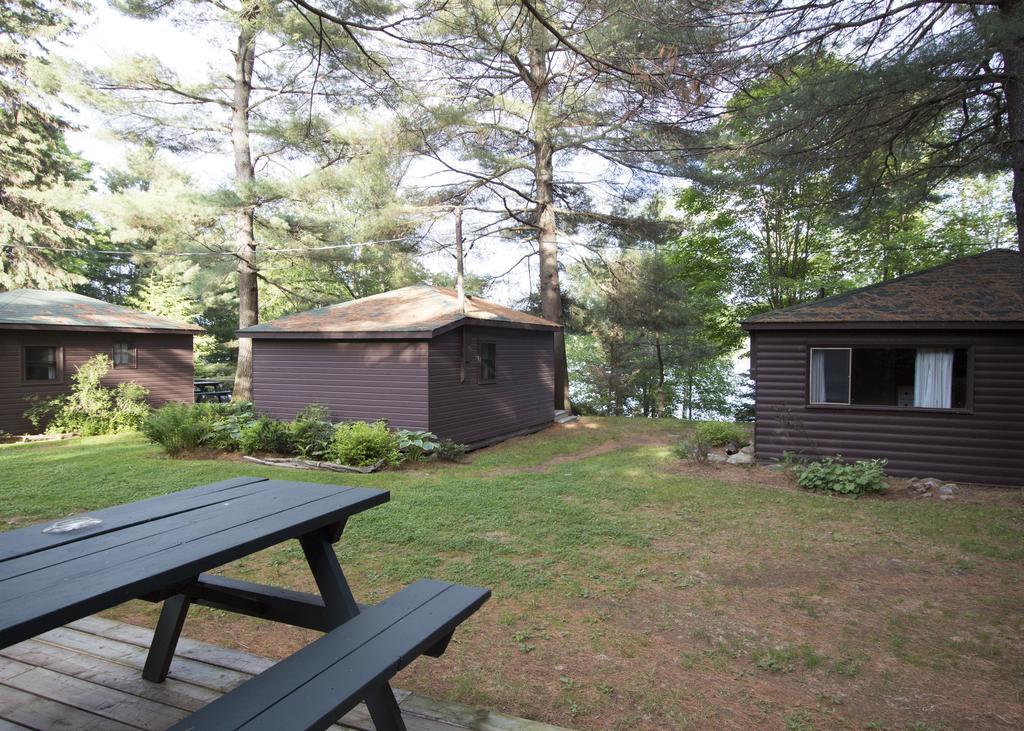 The Pines Cottage Resort Oxtongue Lake المظهر الخارجي الصورة