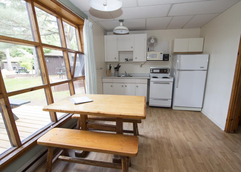 The Pines Cottage Resort Oxtongue Lake المظهر الخارجي الصورة