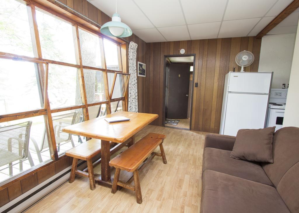 The Pines Cottage Resort Oxtongue Lake المظهر الخارجي الصورة
