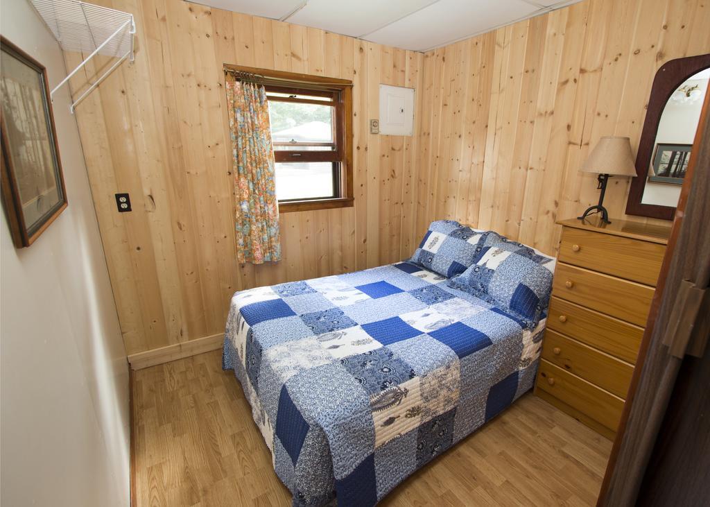 The Pines Cottage Resort Oxtongue Lake المظهر الخارجي الصورة