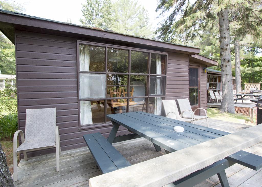 The Pines Cottage Resort Oxtongue Lake المظهر الخارجي الصورة
