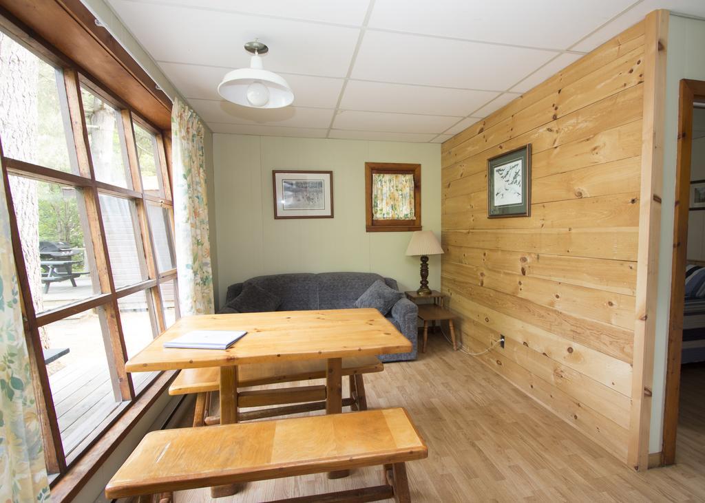 The Pines Cottage Resort Oxtongue Lake المظهر الخارجي الصورة